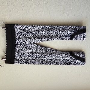 Lululemon Run Inspire Crop II All Full-On Luxtreme Size 6